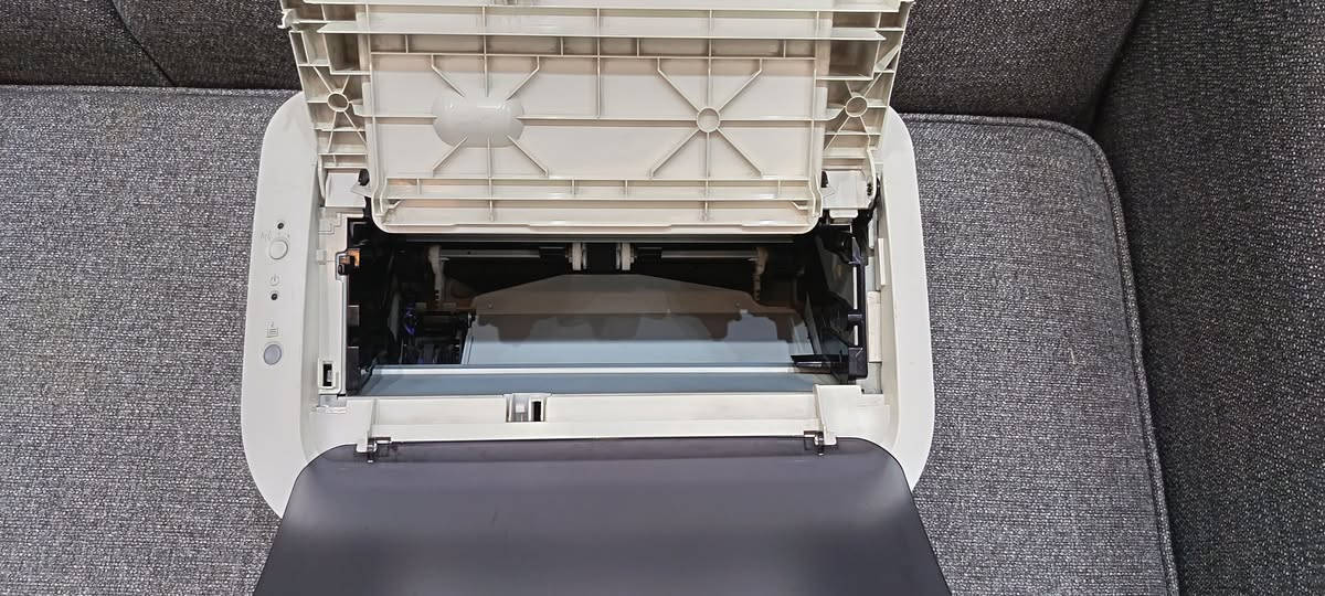 طابعه كانون LBP6030W بيها واي فاي  ليزري ابيض واسود الكاترج باودر سعره 10 الف يطبع 2000 نسخه وتطبع 20 نسخه بل دقيقه وتسحب من الموبايل والحاسبه نظيفه مال بيت ومداخله تصليح
بغداد الشعب
***********
