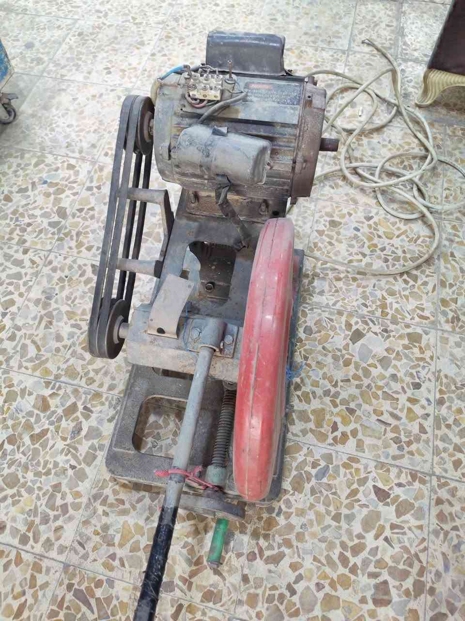 السلام عليكم عندي كتر دبل قايش حجم الكبير نوعيه قديمه استخدام منزل 🏠 عارضه 175 عندي عمايه كامله ملحقاته وياه 225 العنون النجف حي العسكري كبل استفسار خاص اوتساب ***********
