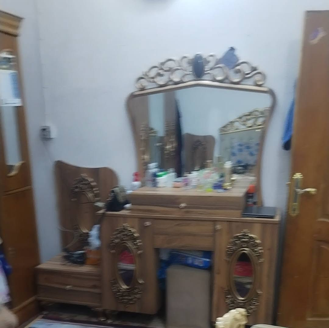 غراض للبيع  كنتور مع ميز تواليت مع تاج جربايه فقط وكومديات ثنين وكاونتر مع سنكي ومعلق بابين وطباخ جديد مع الميز  بسعر مناسب ورمزي
للتواصل اتصل ع
***********
