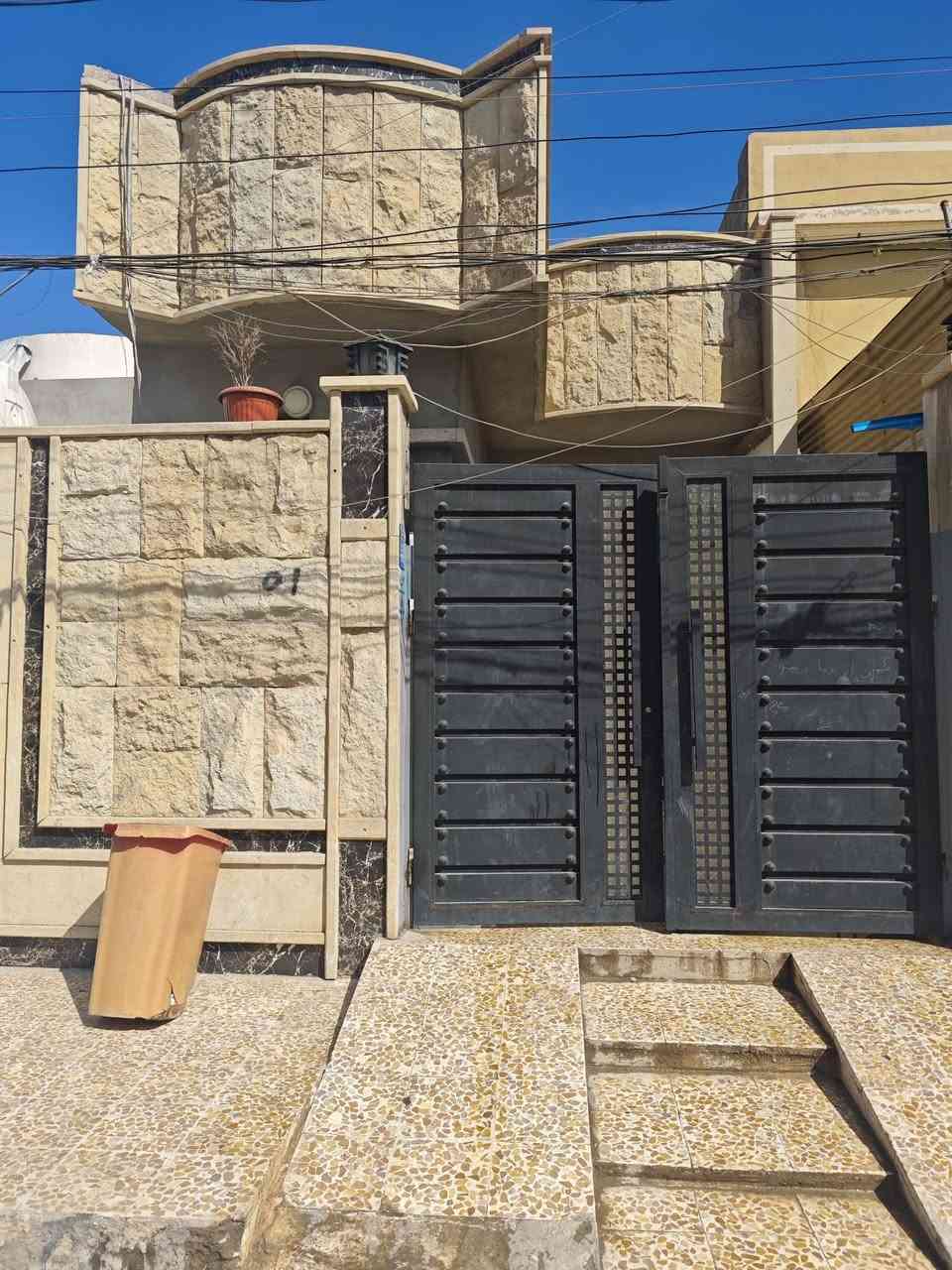 يالله سلام عليكم اخواني لبيع
بيت البناء حديث فول 
مساحه 100 ملك صرف 
موقع حي قدس يعتبر تقطيع قدس موقع مميز 
اكثر تفاصيل الاتصال ***********
***********
