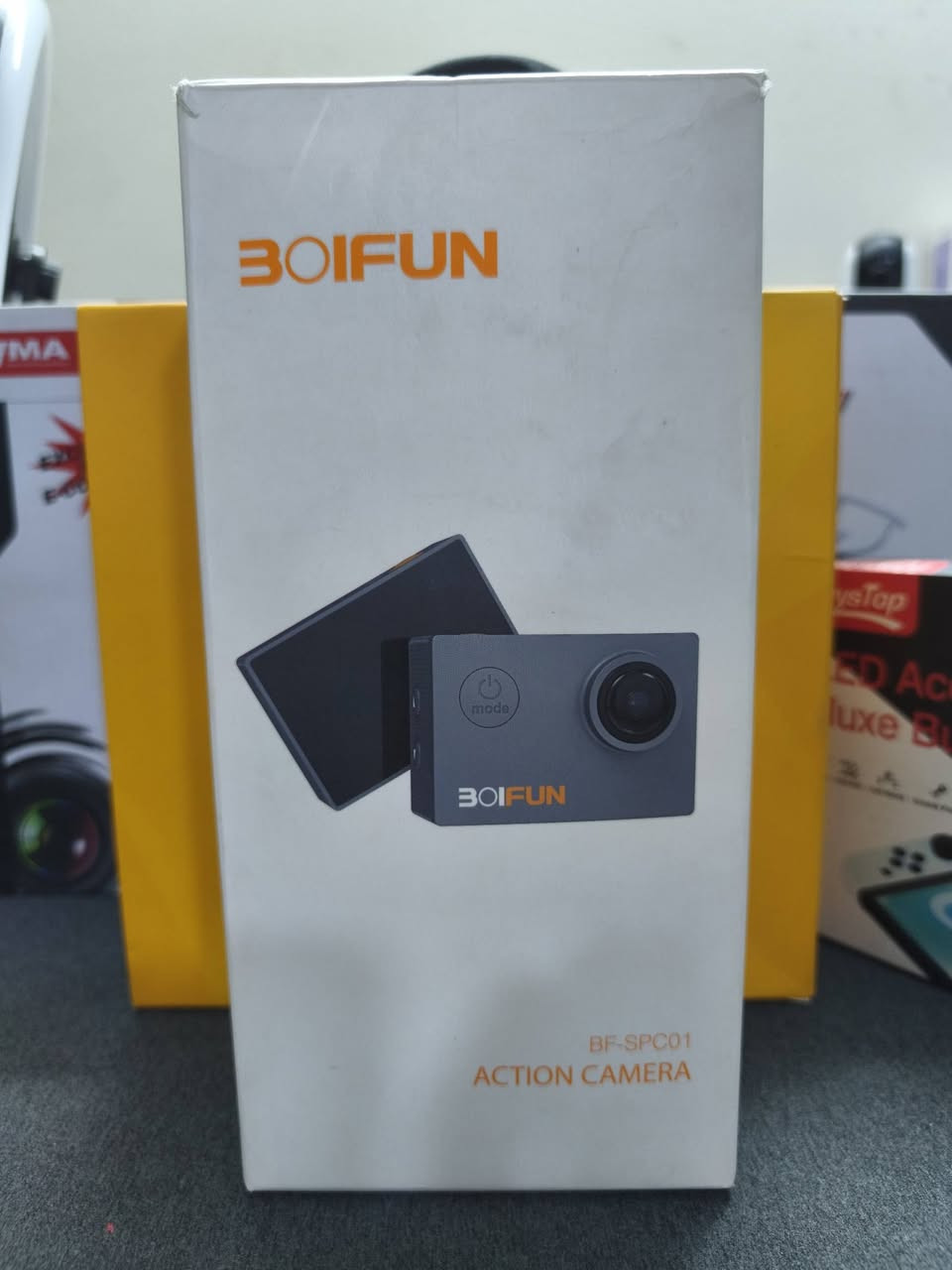 كاميرا اكشن 
وتس اب 
***********
بغداد

نص مكتوب في الصور:
- 20MP CMOS SENSOR EIS SYSTEM WI-FI CONNECT EXTERNAL MIC SUPPORT REMOTE CONTROL WATERPROOF 40M السعر: 45,000 دينار شامل التوصيل - بغداد للطلب واتساب: ***********