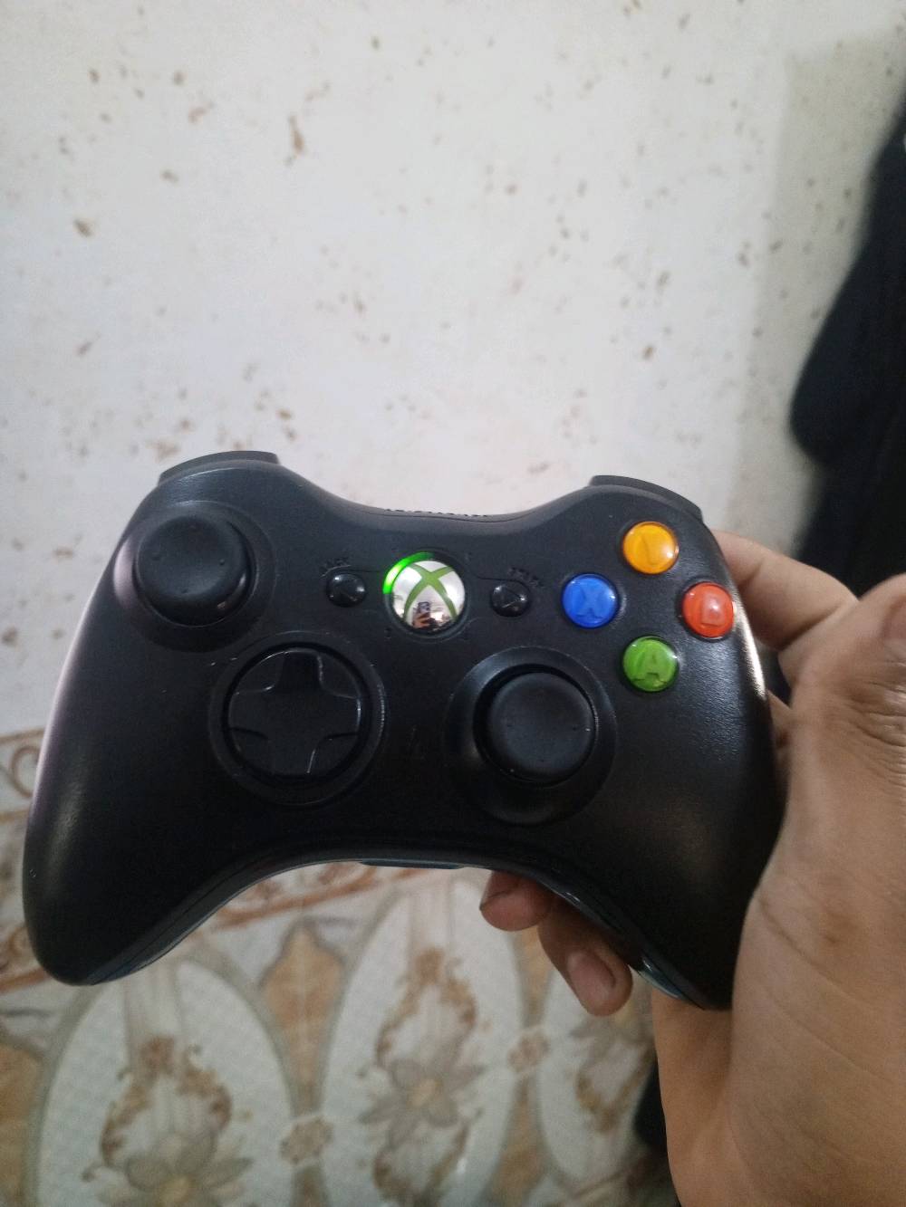 جهاز اكس بوكس 360 فات 
سعر 125,000 دينار يحتوي على هارد بي
 130 لعبه