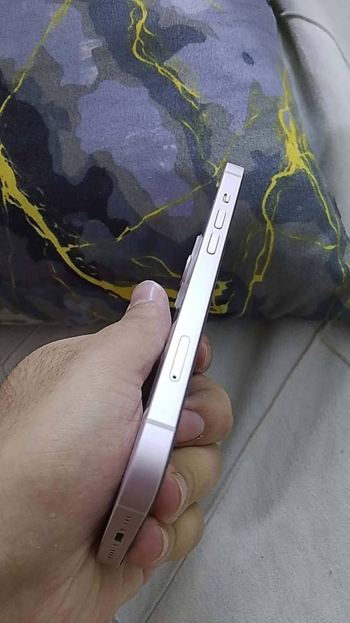 السلام عليكم 13عادي وتر برو نضافه100/100 دبل شريحه ذاكيرا 256 بطاريه 82 السعر 520 وبي محال

