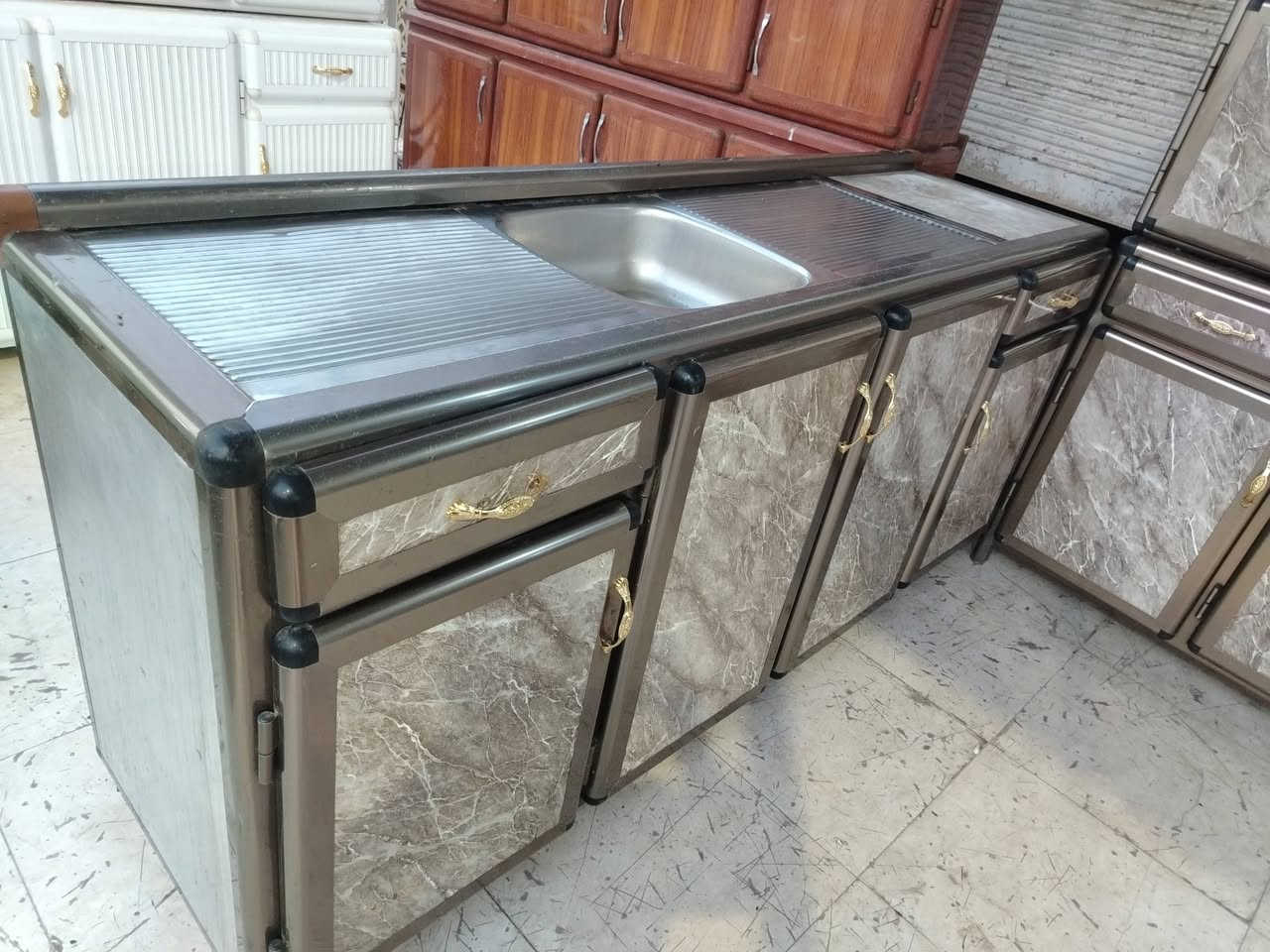 للبيع كونتر ارضى ملحق مترين نضيف سنك مترين تقيل سعر ٣٧٠ بي مجال *********** اسيا ***********
