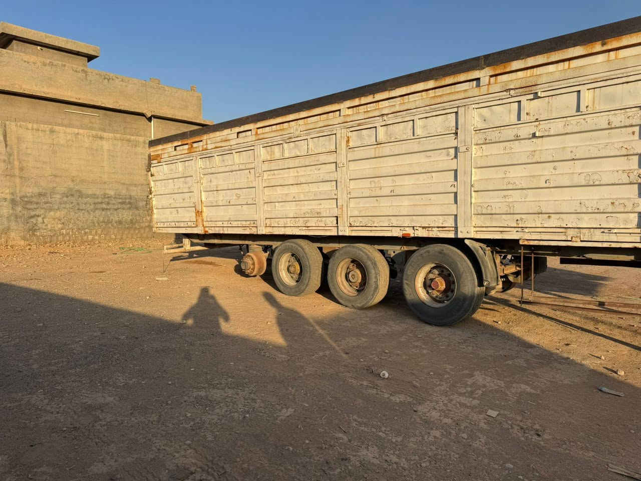للبيع عربه اوربيه ٤ دنكير حماله ٥٢ طن حونطه السعر ٤٥ وبيها مجال طوز خرماتو ***********
