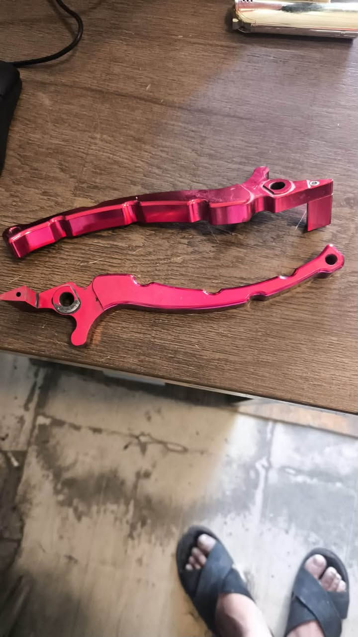 ⚡ Velo Center للدراجات الكهربائية ⚡

🔧 صيانة جميع أنواع الدراجات الكهربائية.
🔋 فحص وتبديل البطاريات.
⚙️ برمجة العقول (الكونترولر) وحل جميع الأعطال الكهربائية.
💡 تصليح الإنارة، الهورن، والإشارات.
🛞 تبديل التايرات بمختلف القياسات:
✔️ 3.00-10
✔️ 3.50-10
✔️ 90/90-12
✔️ وقياسات أخرى حسب الطلب.
🛠️ توفير قطع غيار أصلية وبأسعار منافسة.

✅ شغل احترافي وضمان على العمل.
✅ سرعة بالإنجاز وفحص دقيق.
✅ أسعار مناسبة وجودة مضمونة.

📍 زورونا في حي الجهاد منطقه الالفين شارع حسينيه الزهراء 
 أو راسلونا على وتساب  للاستفسار والحجز.

***********

Velo Center... كل ما تحتاجه لدراجتك الكهربائية بمكان واحد.
