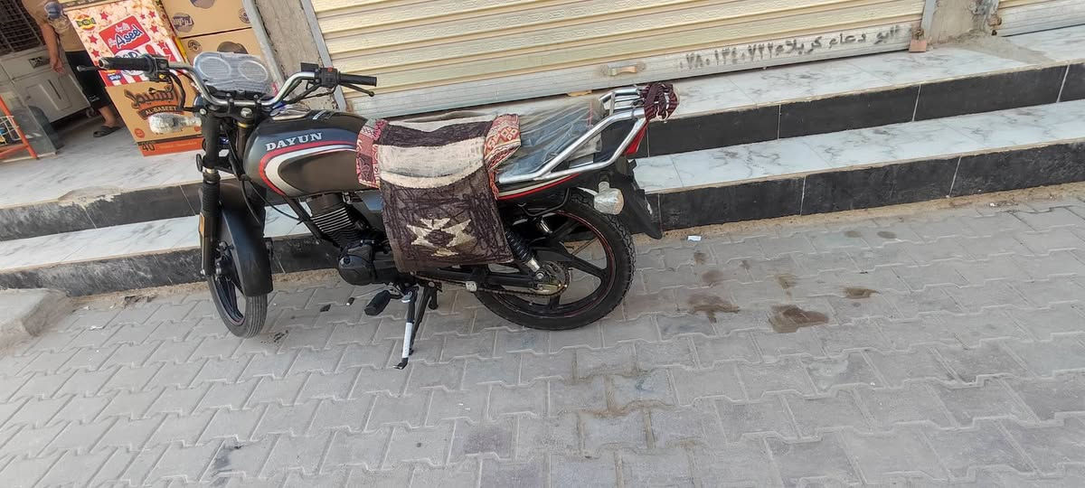 السلام عليكم دراجه دايون عظم موديل 21 طالعه بال 22 دراجه خير من الله نظيفه 95% مثل ما تشوف بالصوره وكيل اثامر وصل خلخال واصل معرض بيها من المعرض مكاني كربلاء وهذا رقم الهاتف ***********
