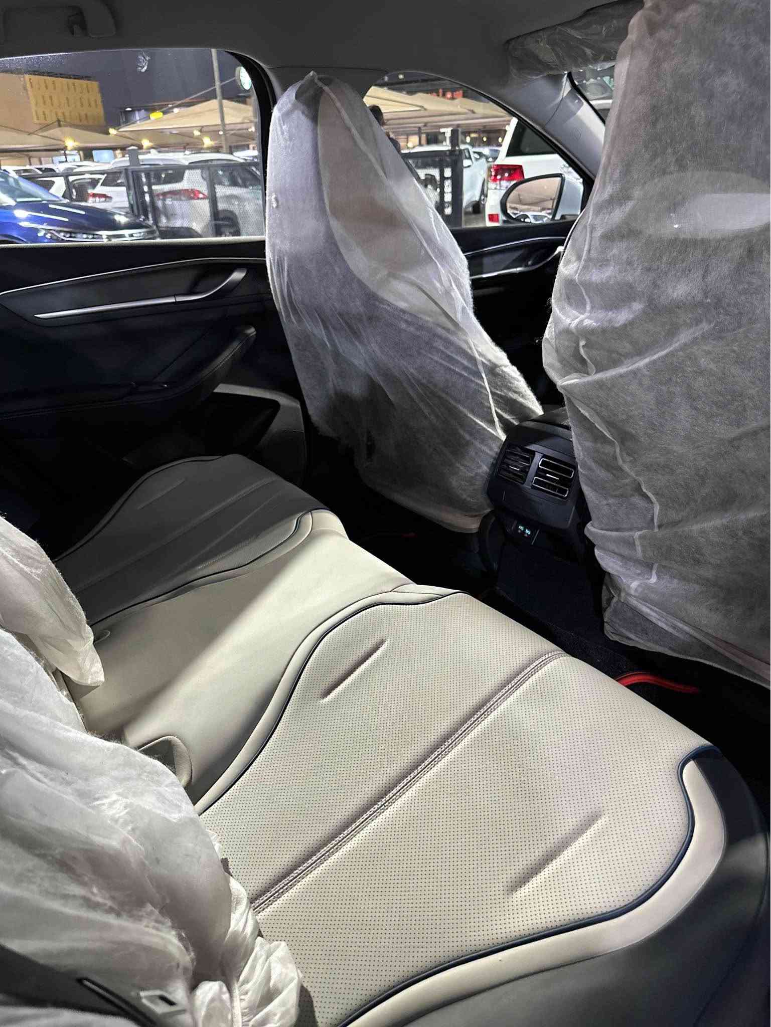 🚘 BYD ديستروير 05 | موديل 2025

✨ المواصفات:
▪️ محرك 1.5 لتر هجين Plug-in Hybrid DM-i
▪️ قير E-CVT أوتوماتيك
▪️ دفع أمامي
▪️ 5 مقاعد
▪️ بطارية Blade من BYD
▪️ شاشة وسطية 12.8 إنچ قابلة للدوران
▪️ شاشة عدادات رقمية
▪️ تكييف أوتوماتيك
▪️ تحكم ستيرن متعدد الوظائف
▪️ دخول وتشغيل بدون مفتاح
▪️ كاميرا خلفية + حساسات خلفية
▪️ ABS + مانع انزلاق + ثبات إلكتروني
▪️ فرامل يد كهربائية + Auto Hold
▪️ إضاءة LED
▪️ بلوتوث وUSB
▪️ جنوط ألمنيوم

📌 الموديل: 2025 
ماشية 5 الف كيلو فقط 
كفالة عامة من كلشي 
💰 السعر: 21,500,000 دينار

📍 كربلاء – مدينة المعارض النموذجية
🏢 معرض الجزائري | رقم 23 
 
للاستفسار والطلب الاتصال ***********
#معارض #كربلاء #بيع #شراء #السيارات كربلاء, العراق
