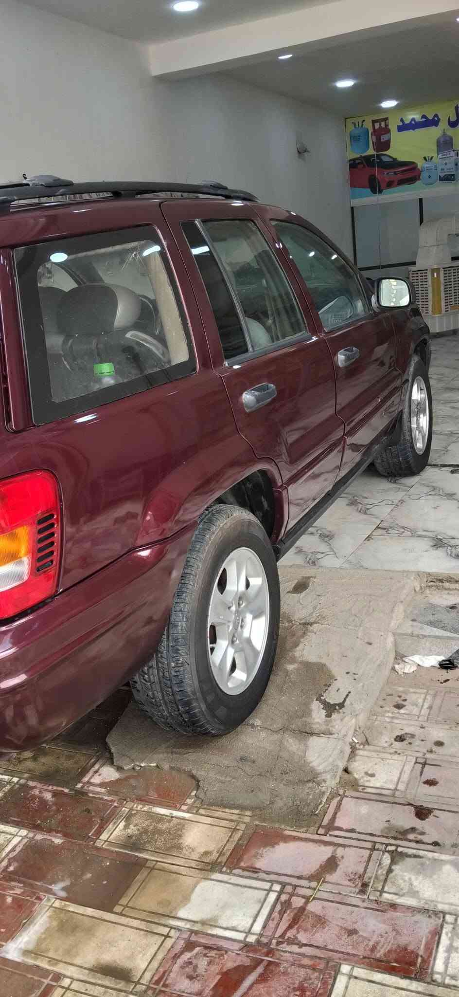 جيب شيروكي سليمانيه بسمي مكان الناصريه مديل 2000  سياره جاهزه من كلشي مكينه وگير بلاد بيه منظومه غاز 80 رقم ***********  الشراي يتصل   السعر 70

نص مكتوب في الصور:
- HAPPY BIRTHDAY