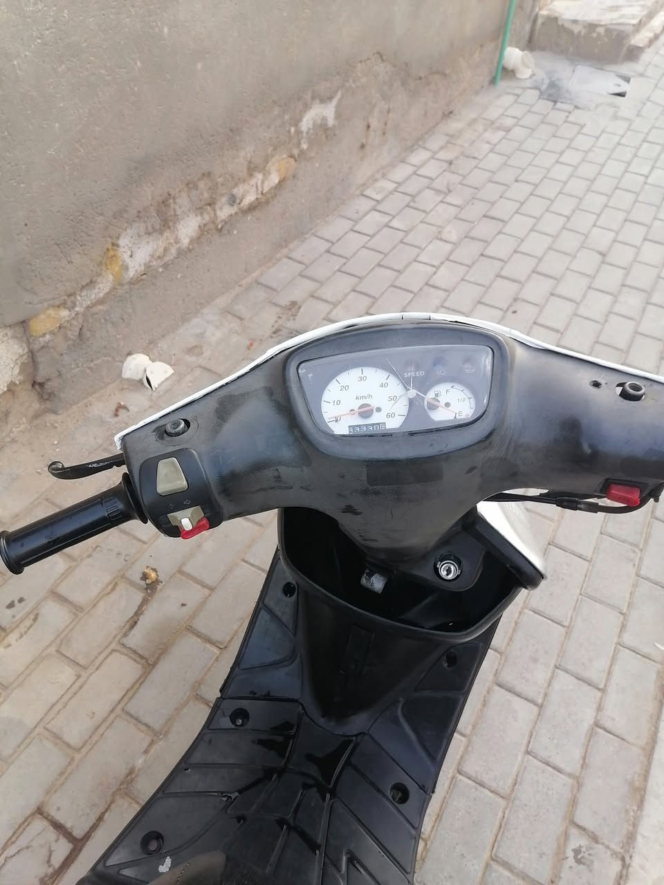 السلام عليكم 
دراجه نوع بيجي نضيفه مثل ماواضح بصوره كلشي يشتغل بيه  سعر 400 بيه مجال ***********
