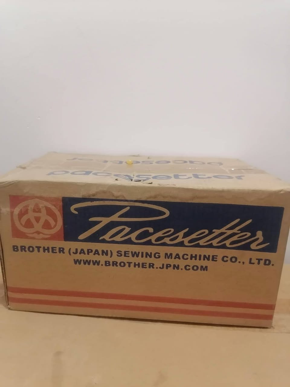 صباح الخير 

*للبيع - ماكنة خياطة صناعية Brother 9600 جديدة بالكارتون* 🧵

*المواصفات:*
- *الماركة*: Brother Pacesetter - ياباني اصلي
- *الموديل*: 9600 
- *النوع*: ماكنة صناعية ثقيلة Industrial
- *الموتور*: Direct Drive دايركت درايف - قوي وهادئ وموفر للكهرباء
- *الغرزة*: Lock Stitch غرزة مقفلة | *الابرة*: Single Needle ابرة وحدة
- *اللون*: ابيض | *الوزن*: 38 KG
- *الحالة*: جديدة 100% بالكارتون لم تستخدم نهائياً
- *الملحقات*: كاملة مع الطاولة والستاند وجميع الاكسسوارات

*مناسبة لـ:* 
المشاغل، مصانع الملابس، الخياطين، والمشاريع التجارية. تتحمل ساعات عمل طويلة.

*المكان*: بغداد 
*السعر*: *مليون و 90 الف دينار عراقي* قابل للتفاوض بالمعقول
*للتواصل*: دزلي رسالة على الخاص او واتساب [***********]

الجادين فقط. قطعة وحدة فقط.

---
