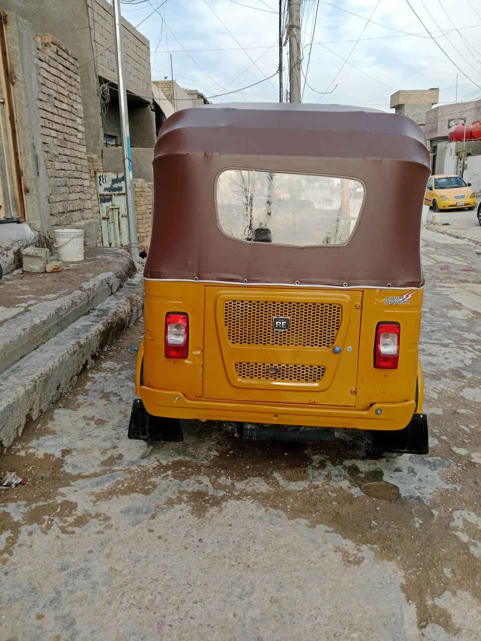 مرخصت لادمن تك تك موديل ٢١ تكتك جازها كبل الشارع مابيه نقص بغداد شارع الكهرباء السعر ٨٠٠٠٠٠٠٠ ملايين وبيه مجال بيسط ***********
