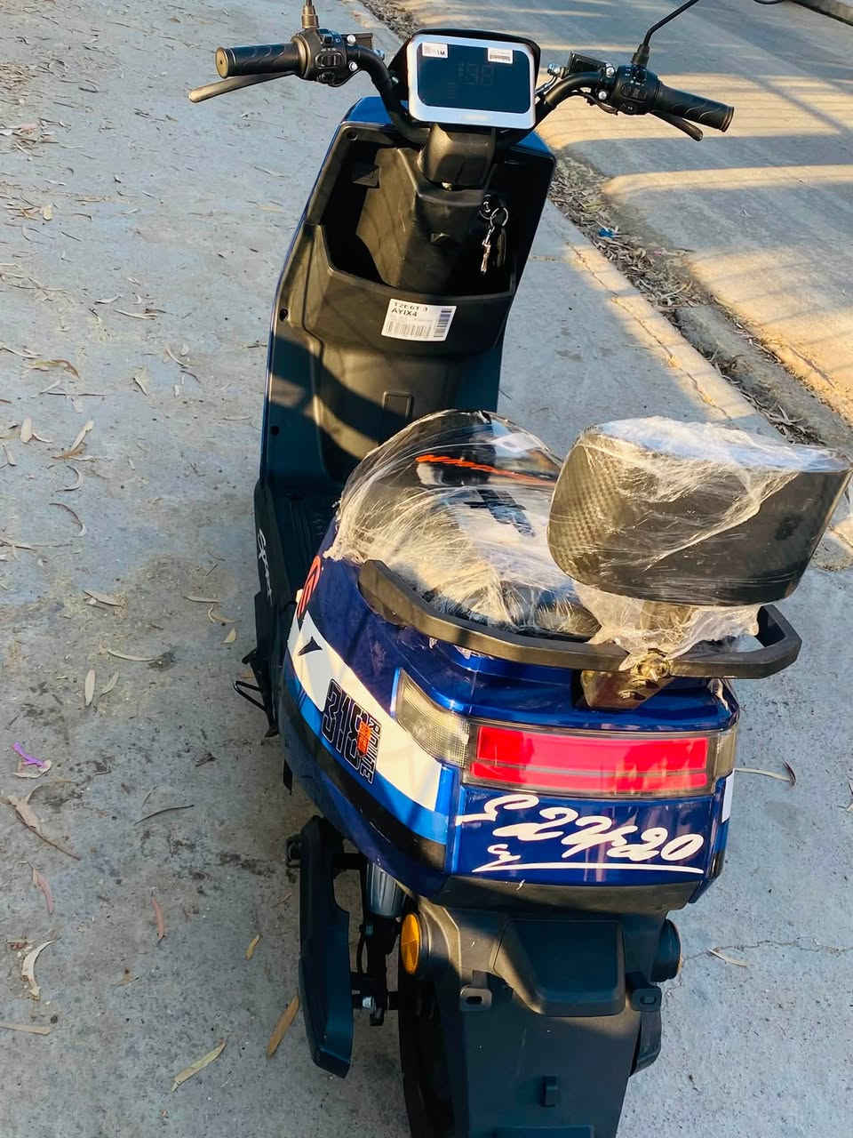 سلام عليكم ماطور شحن 318 للبيع بطاريات 🔋 فول اشاير يمين يسار لايت عالي وناصي هورن ملف 2000 السعر 675 وبي مجال. للطيبين للاستفسار اكثر اتصل ***********
