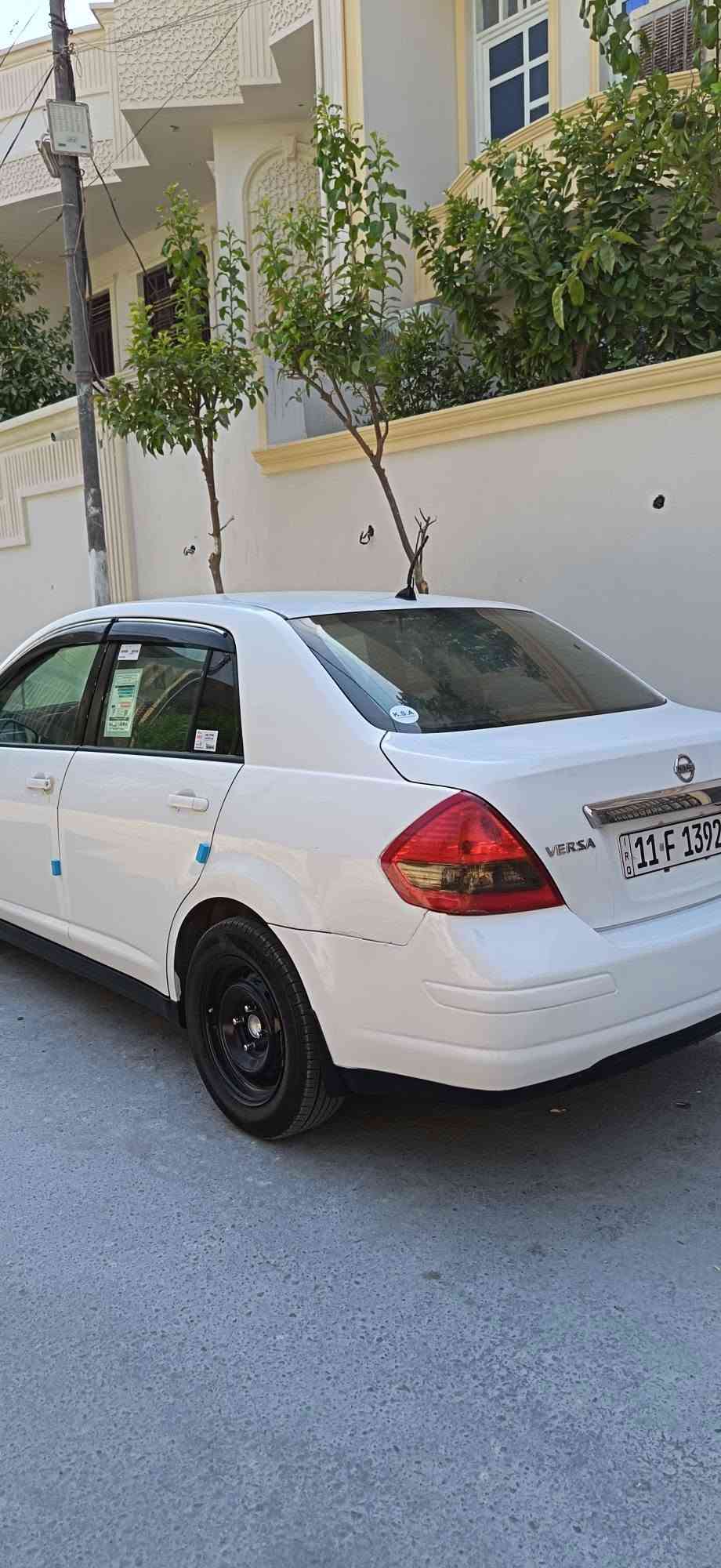 تحيه طيبه. فيرسا2009 رقم بغداد حادثه جاملغ وبنيد والباقي بدون لاصبغ ولاجراد  بأسمي هزه وسنويه جديده مكينه ٢٠٠٠بدلته جديده مع تفرعاته بلك نوزل فيت بم حجر صالنصه تخم تاير جديد دوشمه كشنات كامرا خلفيه تبريد شغال السياره عليه ادامه كامله مكاني الفلوجه السعر ٧٠وبيه مجال ***********
