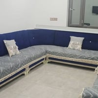 ديوان • ثمان أمتار