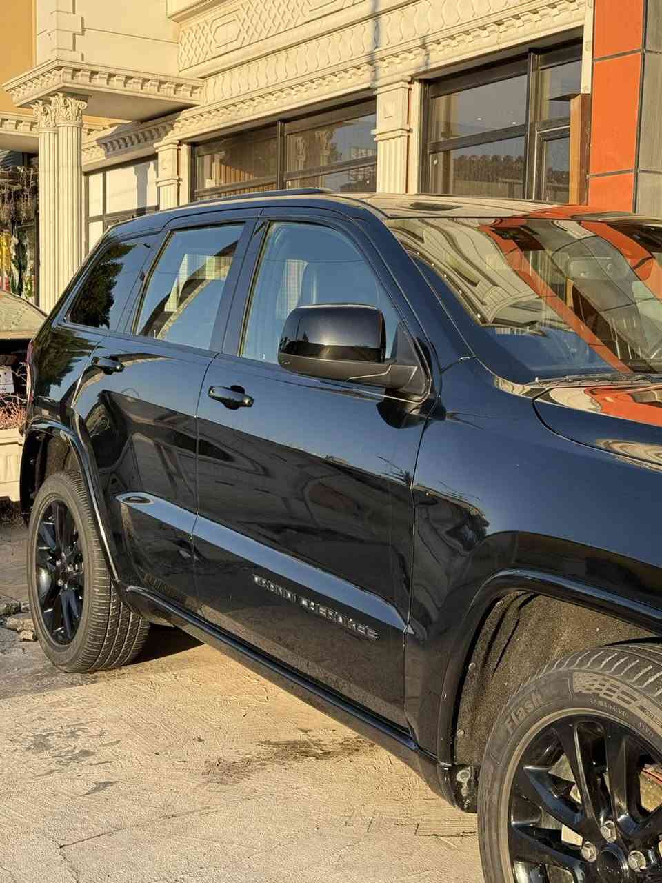 جيب شيروكي (بلاك توب ) 2020
لون  
مواصفات السيارة 
ماشية ٨٢
فتحة 
-رادارات جانبية 
-حساس خلفي 
-توقف ذاتي
-ستيرن تدفئه
-نضام ECO
-مانع انزلاق
-جنطة كهرباء
-ويل كب كروم اسود 20
-كشنات كهرباء جلد مطعم 
-تدفئة وتبريد بالكشنات
-شاشة كبيرة 
-تبريد قطعتين 
-سستم صوت كامل 
-تشغيل عن بعد
-بصمة ابواب
-مري جانبية هيتر 
-كامرة خلفية دوارة-
-بصمة ابواب
حادث بنيد وقلبل بالجاملغ بدون دواخل مكفولة 
السيارة جديدة جدا مكينة وكير مكفولات حدادية جديدة تخم تايرات بدون نواقصنها
السعر ٢٣٨ ورقة
العنوان بغداد الوزيرية 
***********
***********
