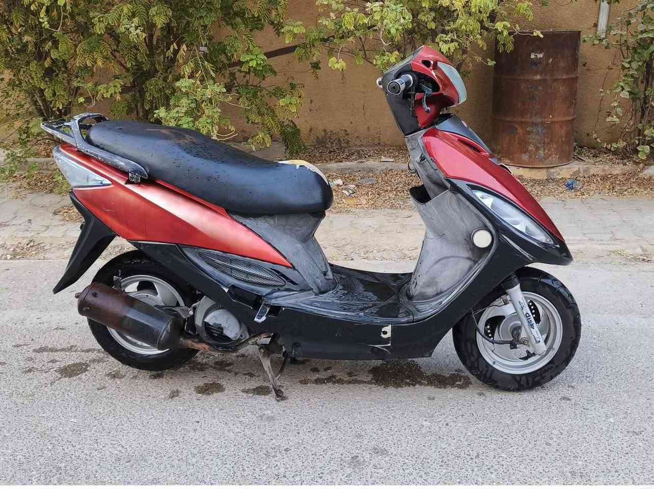 كامكو جي فور ماروني الدراجه جديده ماعايزه شي والمكينه مكفوله مامفتوح منها برغي والنضافه كدامكم شلعه حلوه ومكينه حلوه السعر 550 وبيها مجال مكاني نجف حي ميسان  
***********
