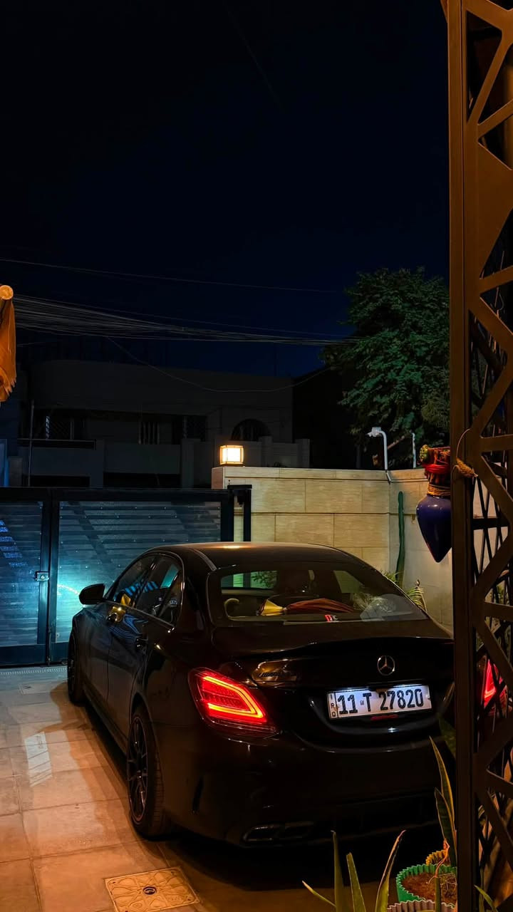 السلام عليكم
مارسيدس c300 للبيع 
السياره عليها كت مال c63 s AMG
المواصفات 
1 رادار جانبي 
2 رادار امامي
3 فتحة سقف
4 كشنات كهرباء تحكم بل باب
5 تدفئه كشنات 
6 بصمه تشغيل 
7 تحكم سرعه 
8 نضام اطفاء ستارت ستوب
9 نضام السياره عربي 
10 نضام ميموري حفظ المقاعد
11 نضام الشاشة كار بلاي
12 نضام القياده
ECO
COMFORT 
SPORT
SPORT PLAS
13 نضام سستم سماعات JBL
14 لدات داخليه

السياره حادثه جاملغ خلفي جها السائق
بيه ملاحظه بسيطه
ايرباكات سليمه السياره جاهزه من كلشي
 صدر جديد 
ومنضومه البلكات ونوزلات وفيت بم جديد
ومنضومه تبريد جديده بل كامل
ممشه السياره 130 الف كيلو متر

السعر 200 ورقه 
 
الاستفسار : ***********
