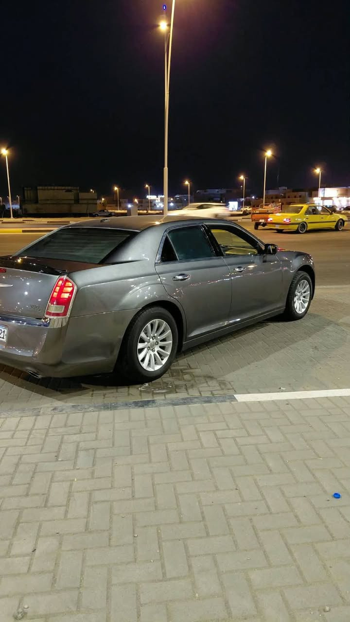 سلام عليكم
ادوات ادوات … (.كصه جنطه ) 
وجاهزه من كل النواحي 
وارد امريكي   
(السيارة امتومه ارقام وسنوية )
_______________________
#اسم_السيارة : كرايسلر- اوباما 300(C) 
#الفئة: فووول عدا الفتحه
#الموديل:2013
#اللون: فيلي  
_____________________________
#الــمــواصــفـــات :-
{1} محرك 6 سلندر 3600
{2} كشنات مخمل 
{3} كاميرا دواره ستيرن
{4} شاشه كبيره 
{5}تبريد قطعتين امامي خلفي 
{6} حساسات امامي خلفي 
{7} ايرباكات سليمه جميعا 
{8} ويلكب 2017
{9 منظومه زنون 
{10} تحكم سترين جهتين
{11}بصمه 2 باب
{12} نضام ABS
{13} كشنات كهرباء
{14} كير طياره 8 نمره
{15} هيترات بالمري
{16} تشغيل عن بعد 
{17} تدفئة كشنات وتبريد 
{19} داخل صاج 
{18} باقي المواصفات معروفه

مكان السياره البصره السعر 53  وبيها مجال 
 الاتصال ***********
