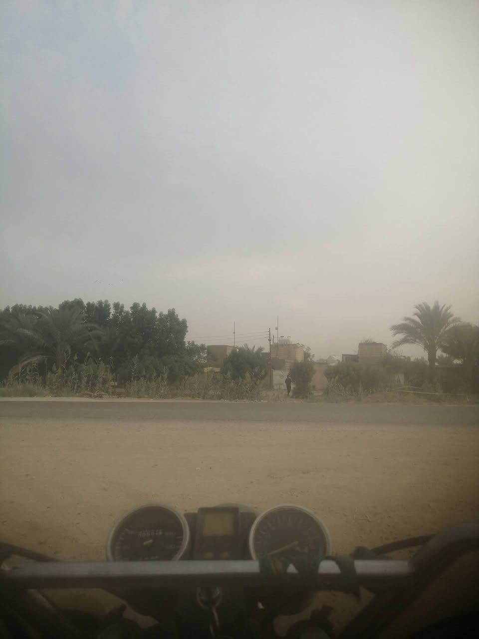٦٠٠م • واجهة شارع • سند ٢٥
