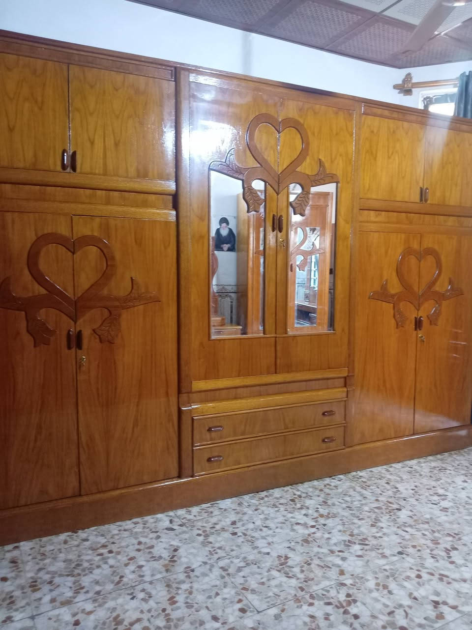 مكلف بلنشر غرفه تسكام نجاره صاج داخل وخارج ظهر جرجوبه درجه اولى ٩٠٠وبيه مجال مكانه حله للاستفسار الاتصال بلرقم ***********
