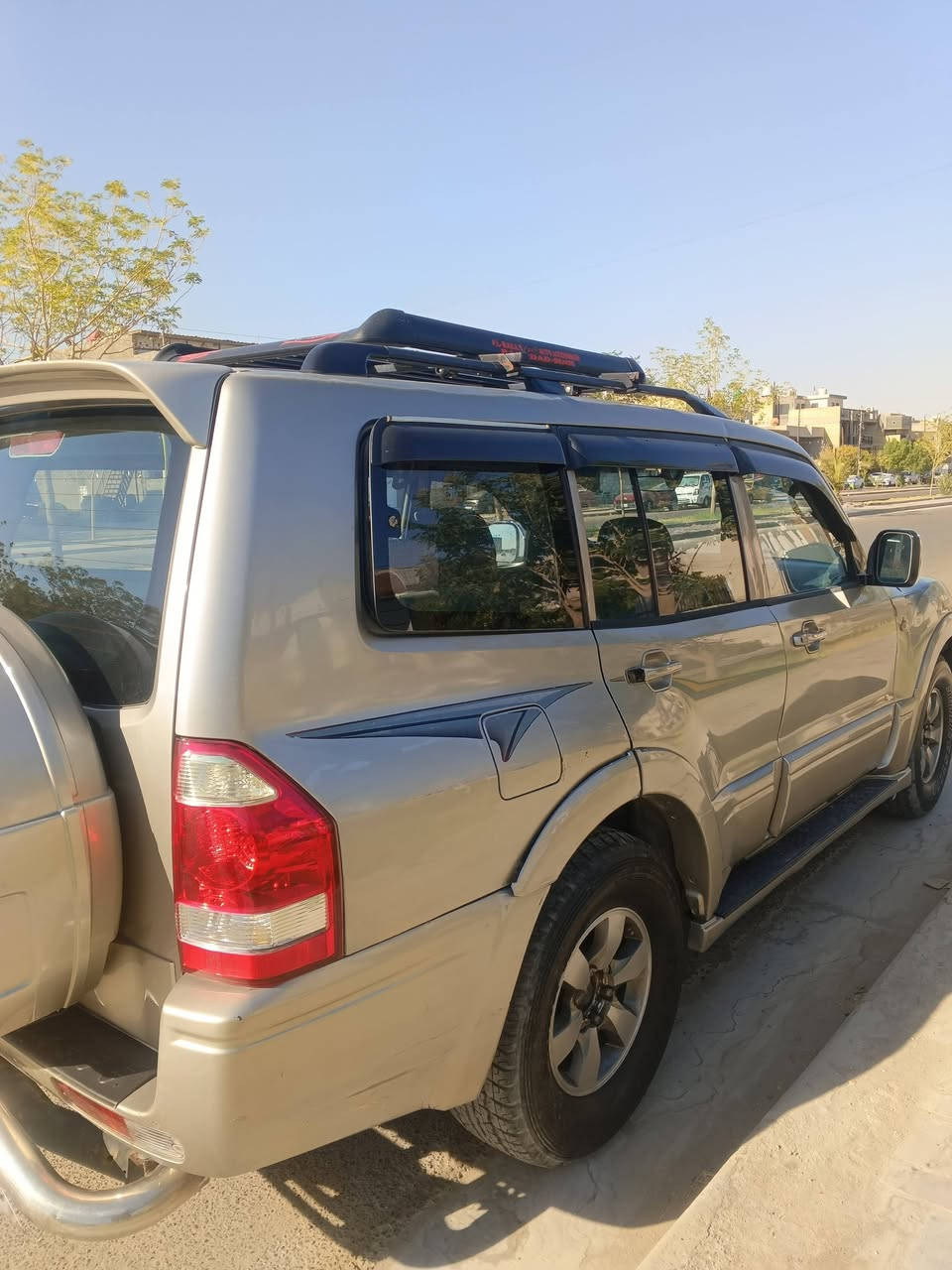 باجيرو 2001 محدثه 2007كامل داخل و خارج سنتر لوك صندوك كهربائي شاشه وكاميرا خلفيه تايرات تخم جديد صدر امامي نظيف كير ومحرك شرط النظافة رقم اربيل بيها بعض الملاحظات السعر65$وبيها مجال تبريد عاطل  بسمي ***********شهداء البياع
