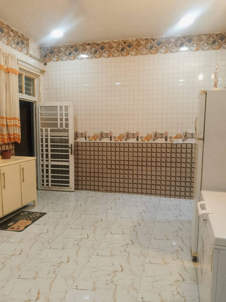 دارللبيع طابقين  زراعي سند 25 
المساحه (  260  ) متر بناء حديث مسلح يحتوي على استقبال ومطبخ وصاله واربع غرف نوم وصحيات ومناور
العنوان ميسان حي القصور قرب البنزين خانه القديمه 
السعر  (  140  ) مليون 
📞 للاستفسار أكثر:     ***********
          مكتب عقارات الساعدي ميسان العمارة
         (( بادرة اولاد  المرحوم حسين ضيدان  )) 
                         ((  ملاحظه  )) 
المكتب  مجاز حكومياً ادخل للحساب ناشر ابيوت 
اي بيت ايعجبك او قطعه  راسلني وتدلل
أعرض عقارك عندنا ودع لنا التسويق
            عنـــوان المـكتــب ميسان  
***********     حي الجامعي مقابل السوق 
***********     حي الجامعي ودور النفط  
***********     حي الغدير والصحفين وعبجيه
***********.    حي الحسين الجديد مقابل السوق 
***********.     البتيرة الحولي مقابل الف دار 
                        ((  ملاحظه  )) 
          يوجد لدينا كوادر بناء مقاولات عامه 
          يوجد لدينا كادر تفليش وهدم  البيوت
         والبنايات وقلع الاراضي ونقل الأنقاض
         يوجد لدينا مشرف عمل عمارة, ميسان
