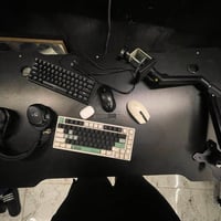 ملحقات بي سي للبيع ميز گيمنك 80الف ماوس logetich g pro lightspeed سعره...