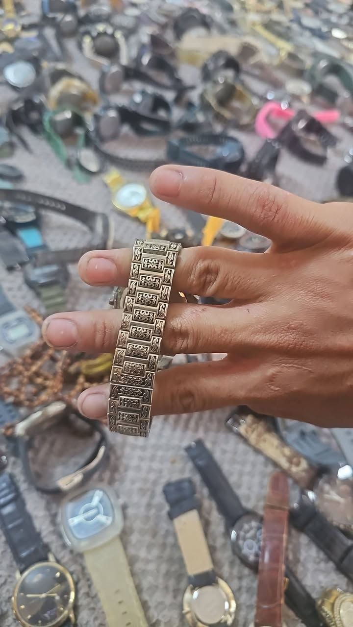 السلام عليكم شباب عندي غراض كلشي وكلاشي فضيات نواعم سبح زناجيل تراجي عادي تراجي فضه سوارات عادي سوارات فضه ساعات اصلي ساعات رياضيه ساعات فضه ساعات كشخه سبح+كركوشات فضه سبح صلاه سبح كشخه سبح صغير سبح كبير الغراض بيهن نص كيه حمل رايدهن شلعه وحده كلهن مكاني بغداد بل مدينه السعر عل رقم رقمي او الاستفسار *********** واني خادم
