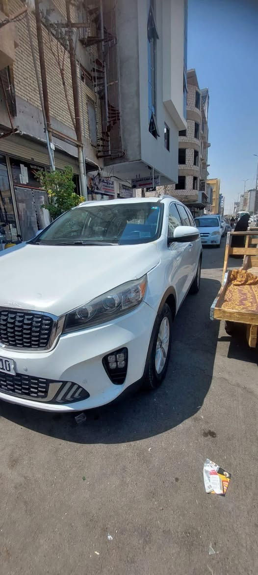 السلام عليكم 
سورنتو 2019 وارد امريكي مثل ما موضحه الصور نص فول ماشية 130ميل الضرر بنيد فقط
السعر 170وبيها مجال
العنوان النجف الاشرف 
للاتصال ***********
