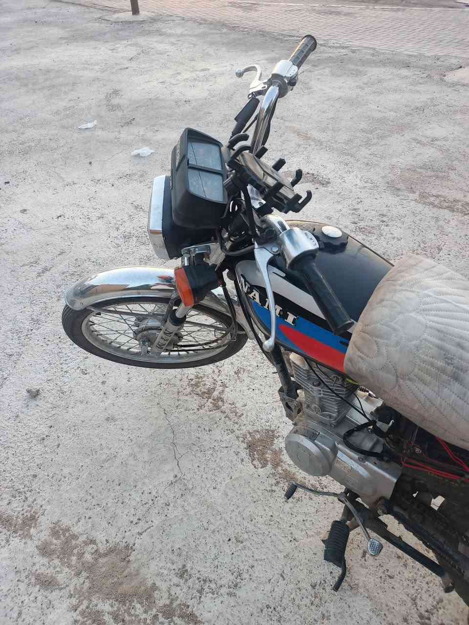 دراجه ايراني سكنر دراجه نضيفه موديل 25 ومرتبه سعر 650 وبيها مجال عنواني غزاليه *********** بي واتساب
