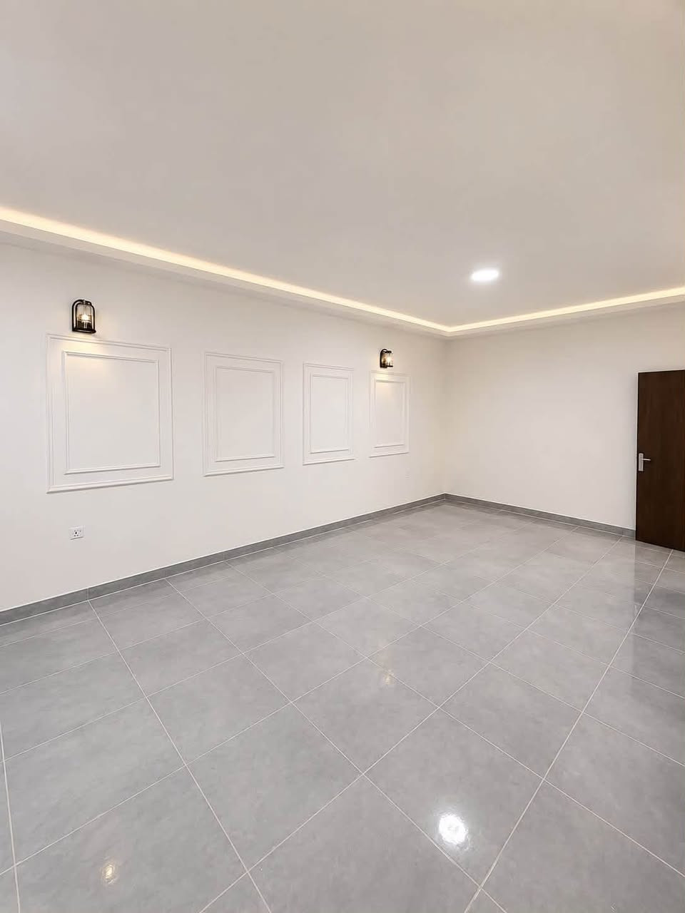 🏘️دار في مجمع الاميرات الاول
📐مساحة 300م  ،شارع 12 .على حديقة  
مربع أول… بلوك 4
يـٌباع ع النقد للاستفسار يرجى   للاتصال ع الواتساب 
+964 781 410 6900
