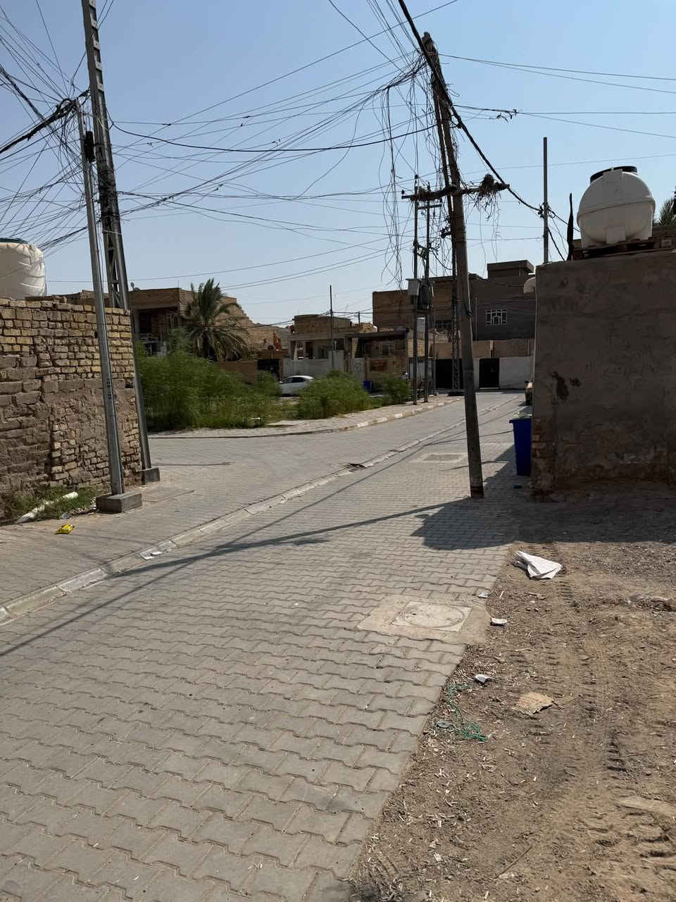 قطعه ارض 200 متر في منطقه حي الجهاد نهايه شارع السوق (المسقف) المنطقه خدمات كامله 
الوجه 10 
النزال 20 
للاستفسار الاتصال على الارقام التاليه ..
***********
***********
