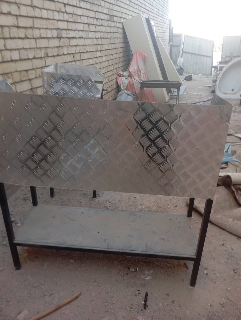للبيع السعر 100 اثنينهم عنوان مدينة الصدر رقم ***********
