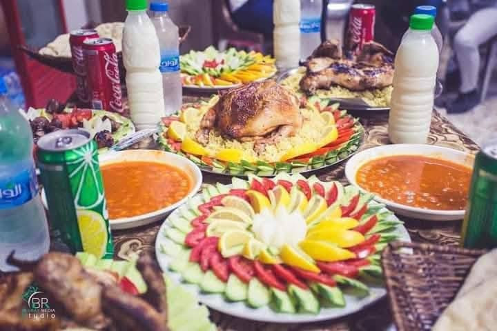 مطعم بيت الطعام يقدم لكم اشهى والذ المأكولات (مندي الدجاج المشوي بالتنور وكافة المشويات)
الاتصال على الارقام التالية  
***********
***********
أو مراسلة الصفحة 
أو على الواتساب
 والتوصيل مجاني ..
