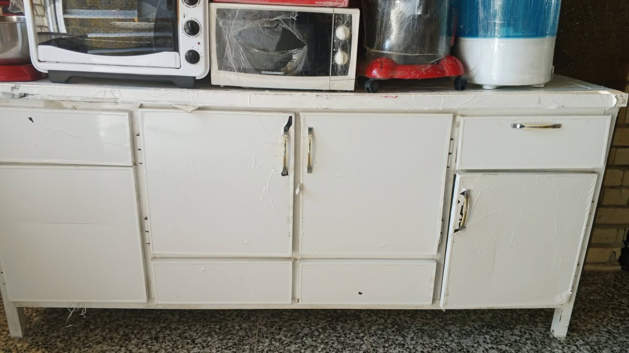 سلام عليكم كاونتر للبيع اصلي نضافة فول مكاني بغداد الحسينية شراي خاص او الاتصال ***********
