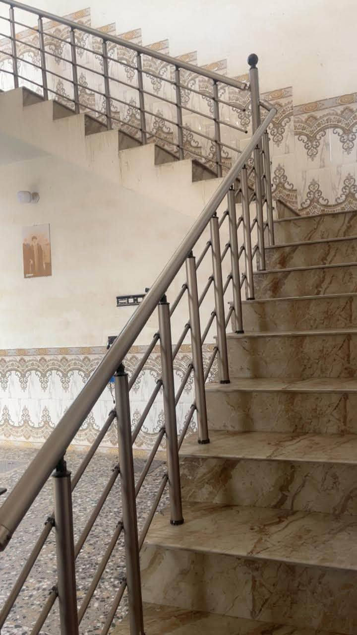 بيت طابقين 200 متر سند 25
6 غرف نوم مطبخ و استقبال و 2 حمام و صحيات خارجيه كمل خدامت و داخل بل جدول مال تبليط 
السعر 265 وبي مجال ***********
الزعفرانيه بضهر معمل الغاز
