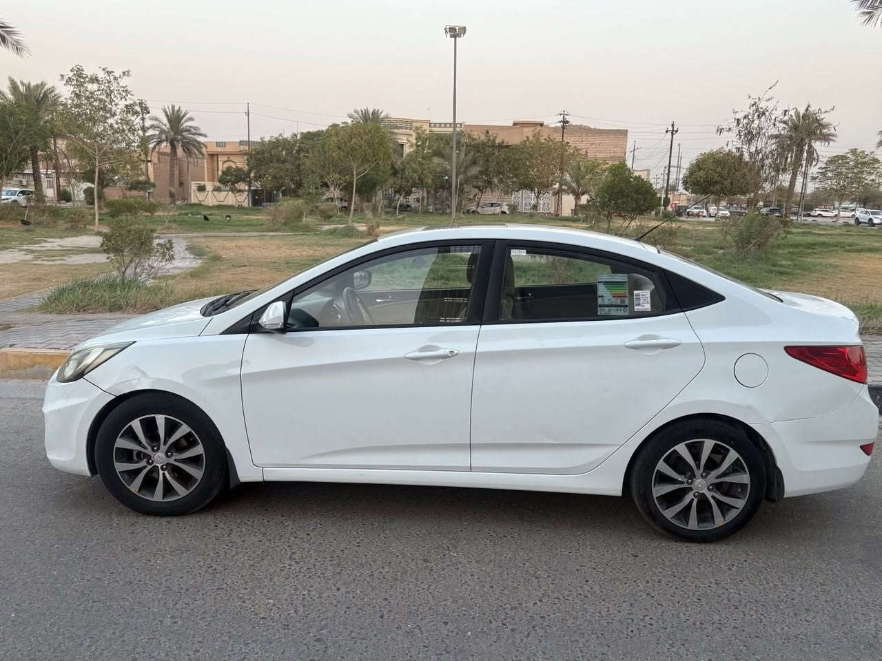 🚗 للبيع أكسنت 2015 خليجي – رقم بغداد
🔹 الموديل: هيونداي أكسنت 2015
🔹 خليجي – رقم بغداد انكليزي
🔹 الكير: أوتوماتيك 
🔹 المحرك: 1600 CC
🔹 التبريد: شغال وممتاز
🔹 فتحة سقف
🔹 كاميرا خلفية
🔹 شاشة
🔹 سونار
🔹 السيارة بها طخات خفيفة، موضحة بالصور.
💰 السعر: 100 قابل للتفاوض بحدود المعقول
📍 مكان السيارة: كربلاء
📞 للاستفسار: ***********
السيارة جاهزة للفحص والمعاينة.
