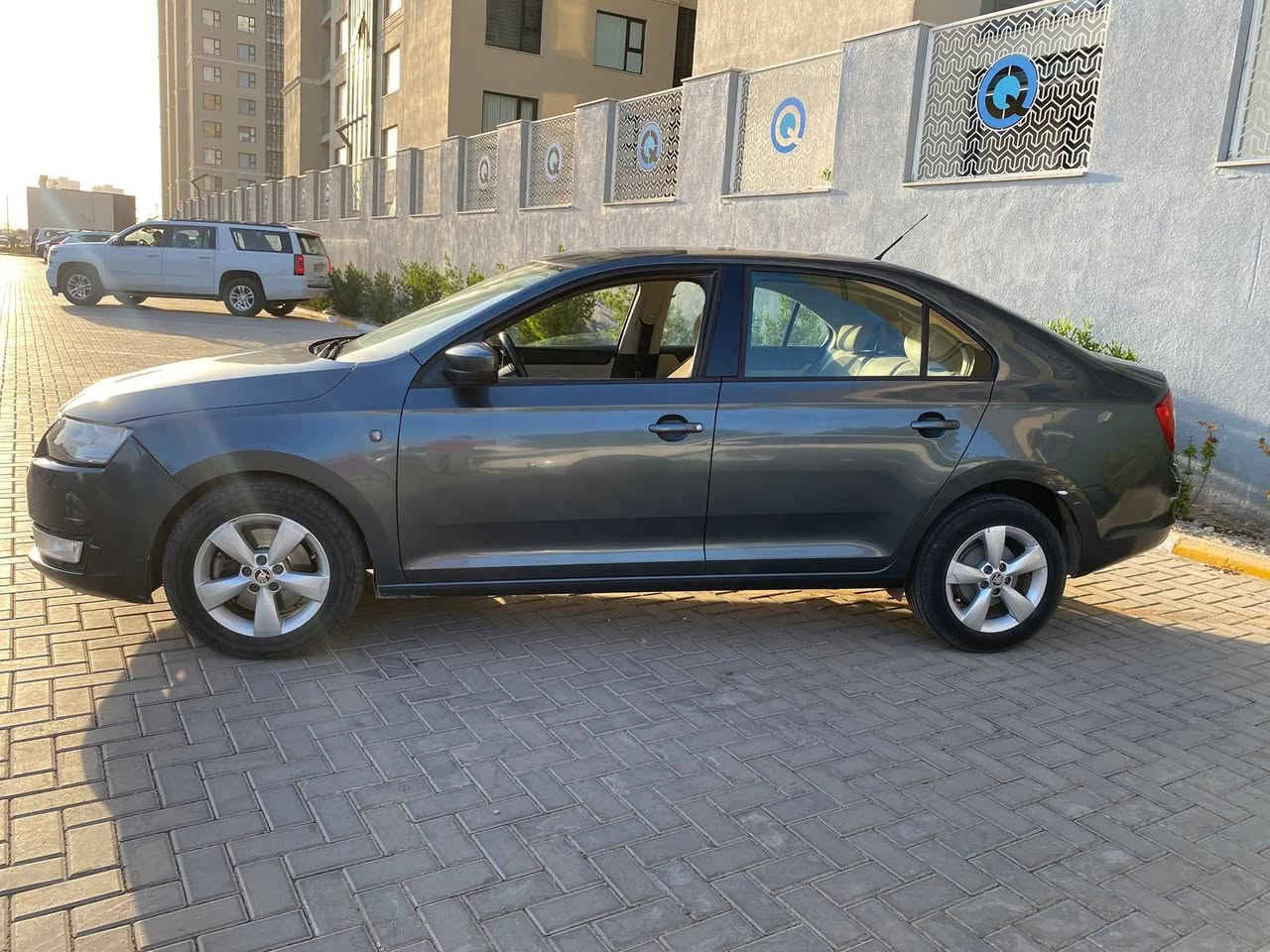 السلام عليكم 
سكودا رابيد ٢٠١٥  
مكينة ١٦٠٠ تنفس طبيعي 
رقم بغداد الجديد مكفولة من الحادث والصبغ 
مكينة وكير مكفولات شرط الفحص
السيارة بيها نواقص بسيطة 
السعر ٧٥ ورقة وبيها مجال بسيط 
الشراي يتصل مكاني بغداد حي الجهاد 
***********
