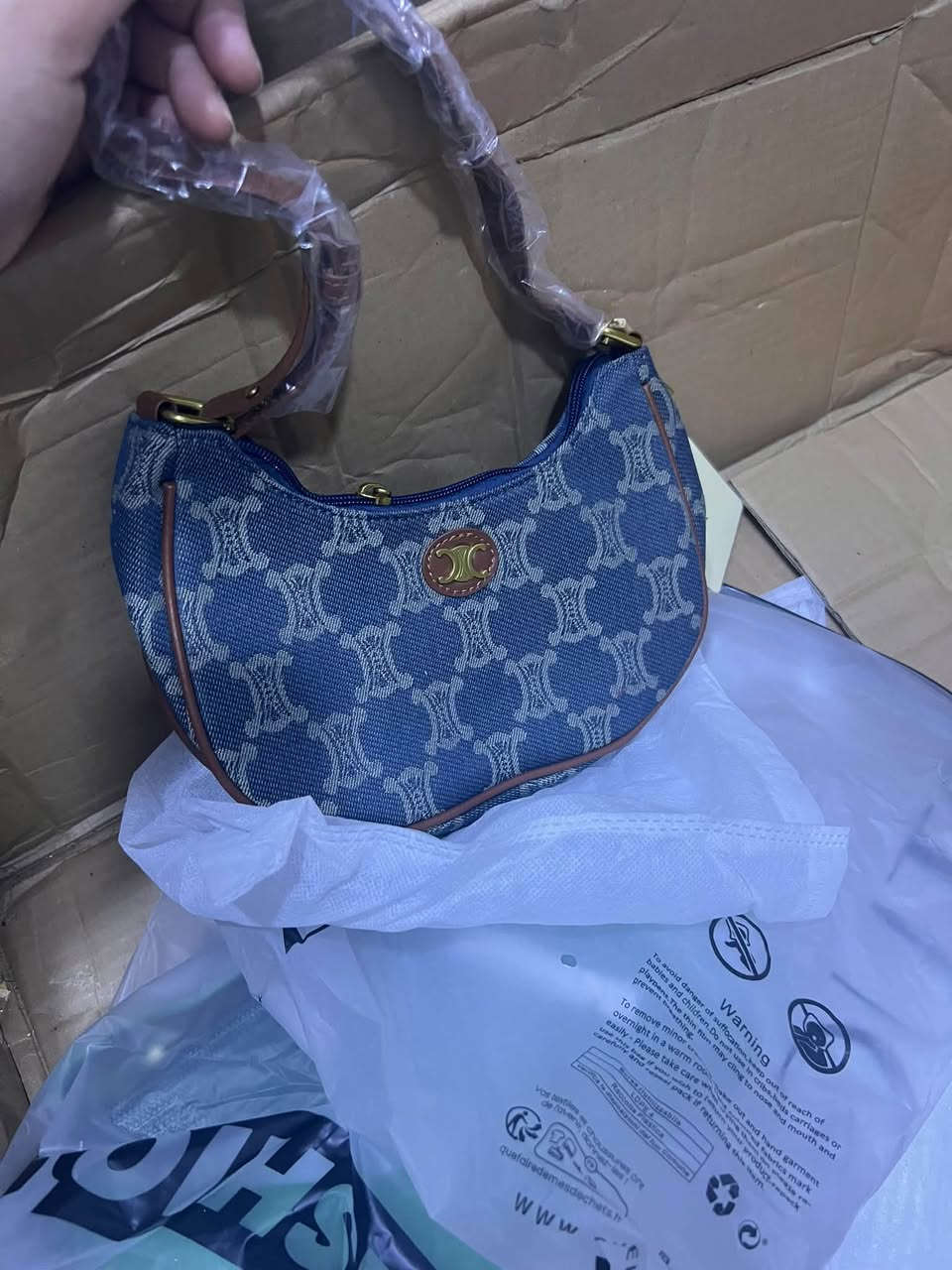 جنط ماستر  ماركة فاشن القطعه ب6 

اذا كلهم ب50

