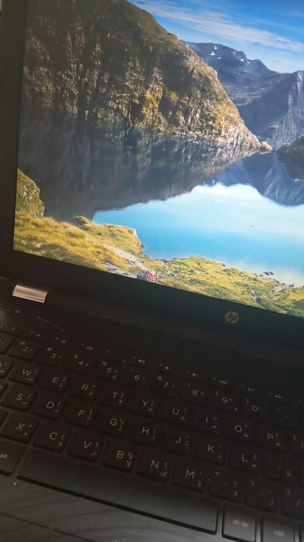 i5-7200U • رام ٤ جيجا • شاشة مبدلة