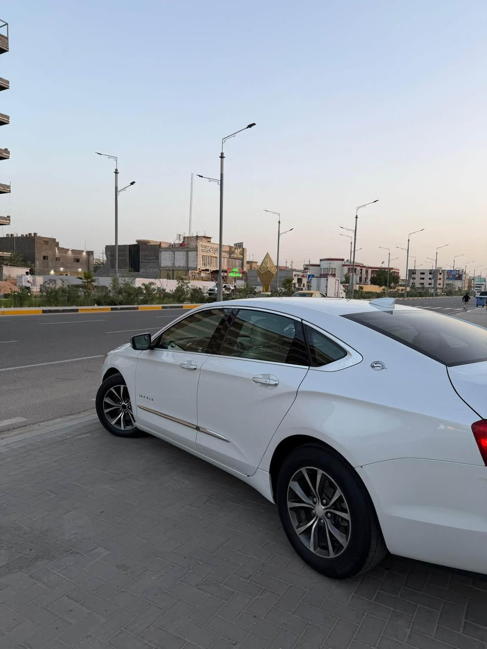 السلام عليكم 
امبالا ٢٠١٨ بريمير 
٦ سلندر 
للون صدفي فول موصفات ما عده الفتحه 
ماشيه ١٢٠ كيلو متر 
وارد امريكي جاملق وباب السايق وبالعراق صار بيه الجاملق الامامي الثاني 
سياره مكينه كير كفاله السياره جاهزه للاخير 
سعر ١٠٥ رقم بصره 
***********
