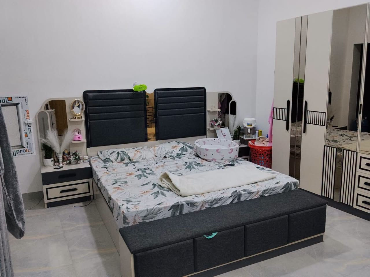 🌿🏡 دار حديثة + مزرعة جديدة للبيع 🏡🌿

بسم الله الرحمن الرحيم
السلام عليكم ورحمة الله وبركاته

يعلن الوسيط العقاري المجاز رسميًا
🏢 مكتب دلالية الرياحين للعقار

✨ فرصة مميزة للسكن والاستثمار ✨

📍 الموقع: الحمزة الغربي – حي بابل الزراعي
📐 المساحة: 1170 م²
📜 طابو زراعي – سند 25
🔄 تحويل مباشر

🏠 الدار – بناء حديث درجة أولى

- غرفتان نوم 5×4 م
- استقبال 7×4 م
- صالة كبيرة 5.10×4 م
- مطبخ 6×4 م
- مناور عدد 2
- صحيات داخلية وخارجية
- منظومة سبالت
- طابوق وسقف صب كونكريت

🌴 المزرعة
🌳 أشجار تين وتفاح
🌴 نخل برحي عدد 2
🍎 رمان
🌱 تكي
🏡 محمية كبيرة

💰 السعر: اكتب تم ويصلك السعر على الخاص.

📞 للاستفسار والتواصل – واتساب:
***********
***********
***********

📍 موقع المكتب:
الحمزة الغربي – مجاور دائرة الجنسية القديمة – قرب مدارس قصر العلوم الأهلية للبنات

🤝 وبخدمتكم دائمًا
🏢 مكتب دلالية الرياحين للعقار
