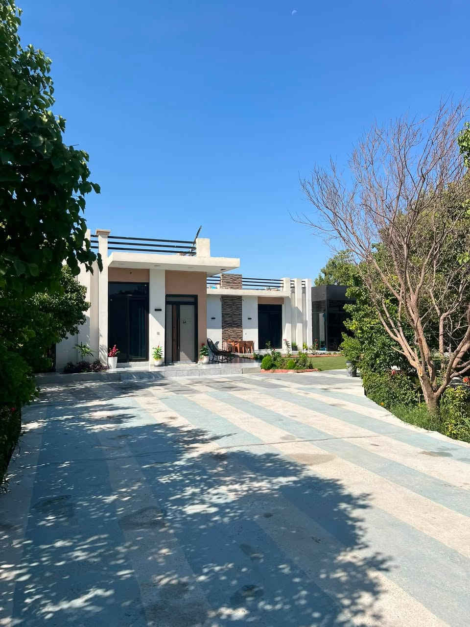 🏡🌳—مزرعة الظِلال العائلية—🌳🏡
               المزرعة للاعداد القليلة 
 موثقة بتطبيق اجرلي ✔️ . 
النظافة 💯 وتبديل ماء المسبح بعد كل شفت 🏊‍♂️ 
كهرباء وانترنيت24 ساعة ⌚️ 
العاب بليارد 🎱 منضدة 🏓 ترامبولين. مراجيح.ريشة🏸
العنوان:بغداد التاجي 15 دقيقة عالكاظمية 
تابعوا حساباتنا نسوي عروض خاصة🔝
للاستفسار واتساب ‭📱***********‬
