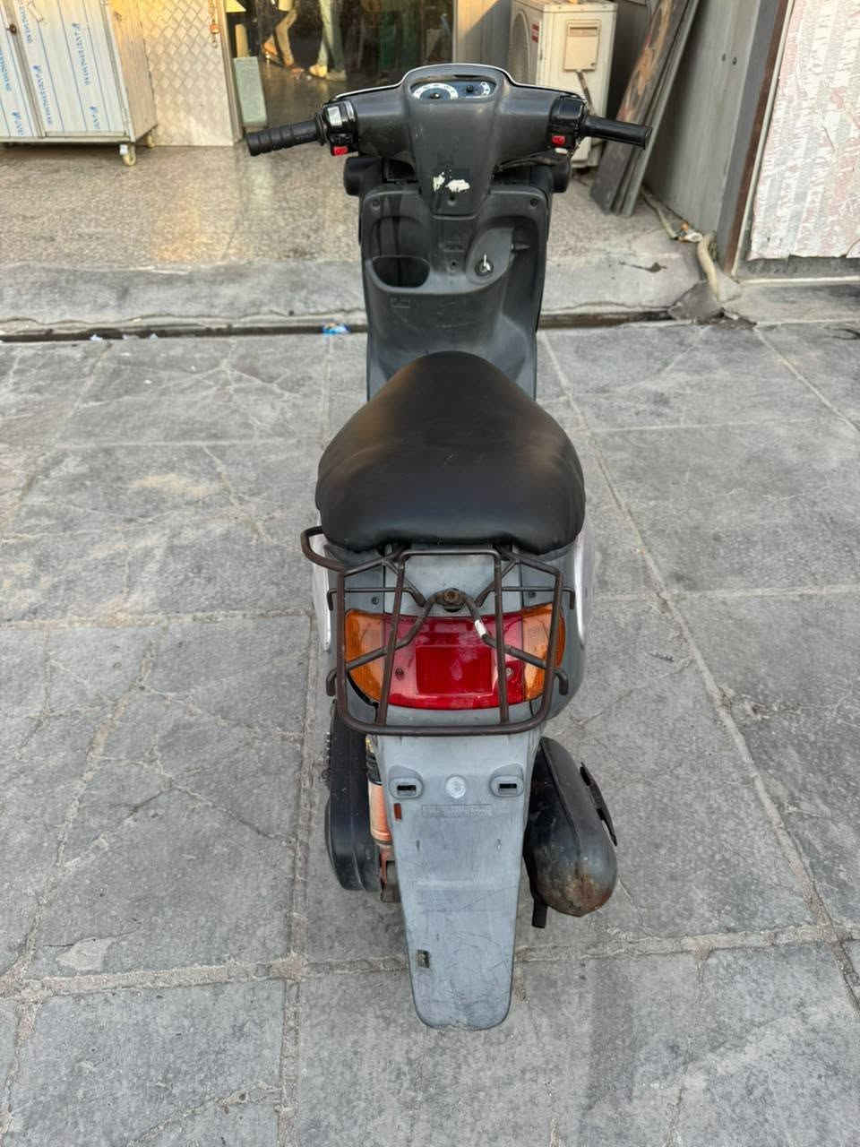 دراجه قرده ام البرده سرعه 60 كلش نظيفه اي نقص ما بيها
السعر 450 وبيها مجال حك الجيه العنوان البياع الشهداء 
الاتصال *********** الشراي يخابر فقط
