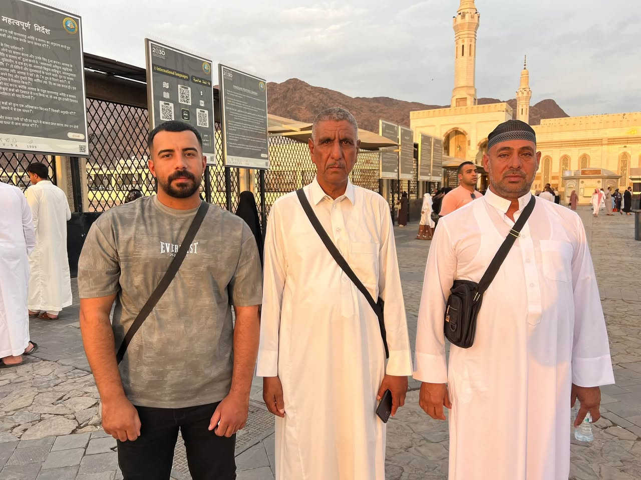 حملة حمزة الهذال 

في إقامة ومزارات المدينه المنوره 

‏***********
