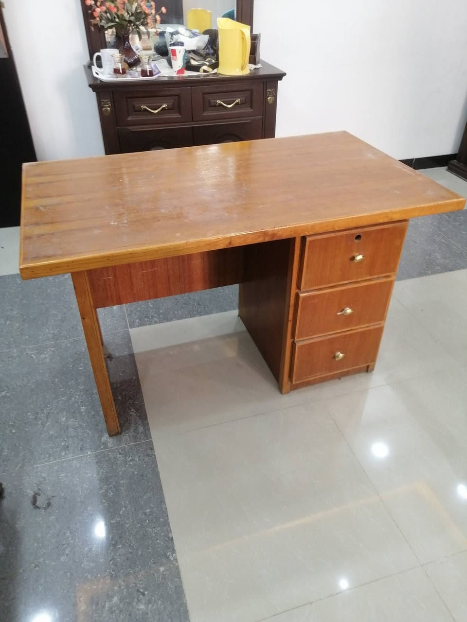 ميز دراسة • ٣ قطع • شغل ثقيل