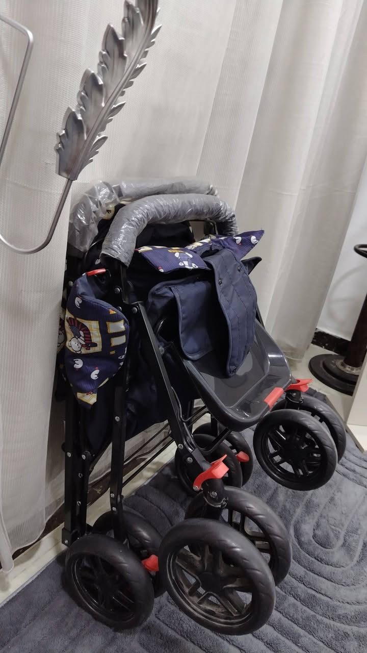 👶 عربانه أطفال Baby Stroller
✨ عربانه أطفال عملية ومريحة للبيع العراق بغداد 
✅ مقعد مبطن ومريح للطفل
✅ مظلة علوية للحماية من الشمس
✅ مسند أمامي مبطن وقابل للفتح
✅ حزام أمان للطفل
✅ سلة/حافظة سفلية للأغراض
✅ عجلات كبيرة وثابتة وسهلة الحركة
✅ فرامل للعجلات الخلفية
✅ قابلة للطي والتخزين
✅ تصميم قوي ومناسب للاستخدام اليومي
✅ يجي وياه تور ابيض
✅ وبيعه وضيعه ثانيه تتحرك 
✅ الحالة: جديده ونضيفه
الرقم;*********** 
💰 السعر: 60الف
📩 للمهتمين مراسلة خاص.
ويعني تنمد وتنفتح
