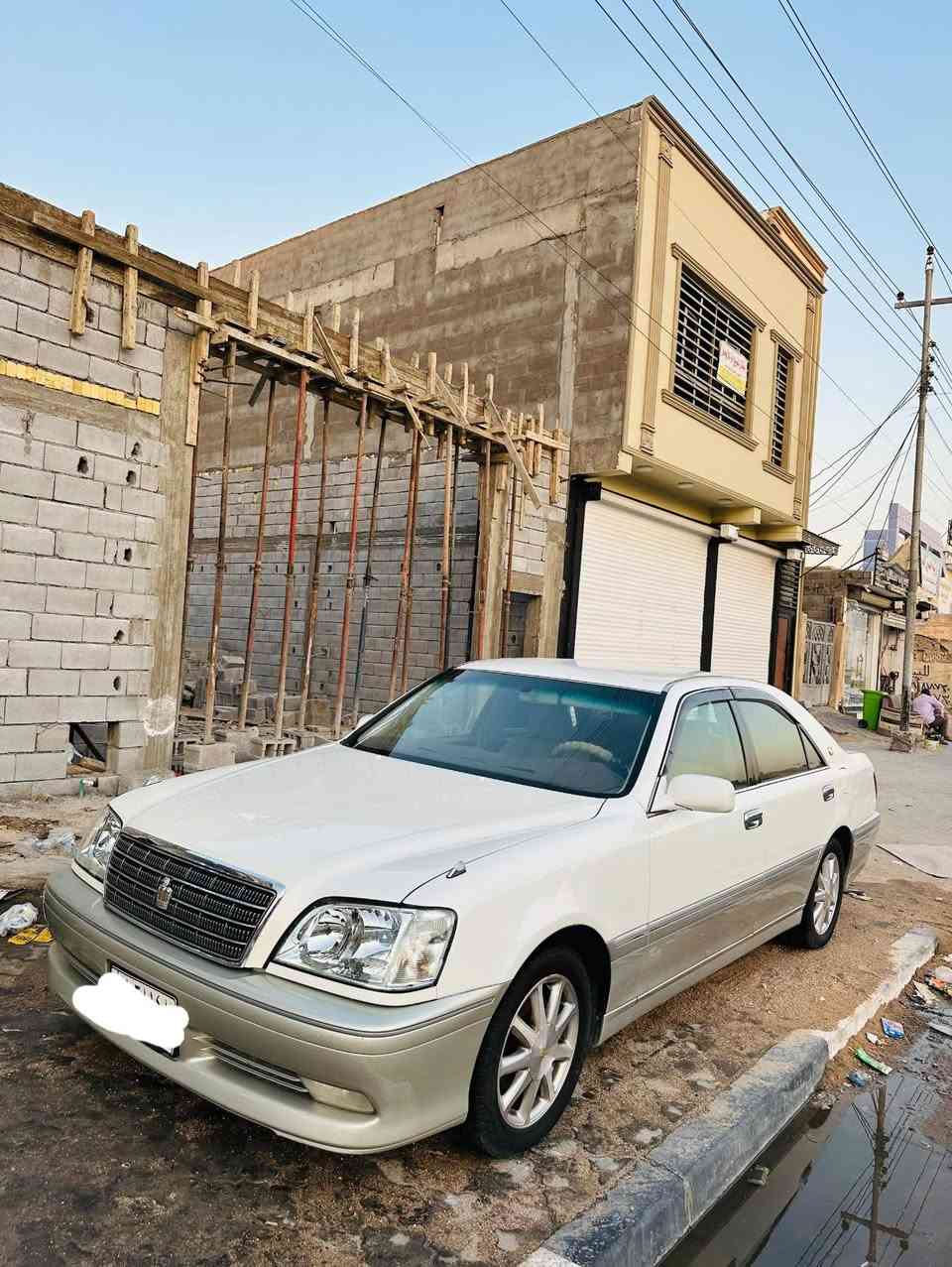 سلام عليكم جنون ملكة مديل 2003 تسجل جديد ما مدفوع كمرك سياره 4 دكم مرقمة بصرة وكالة اسوي عادي بيها ضربه بل جاملق الامامي ومصلحة سياره معروضة 90 وبيها مجال العنون البصرة وهذا رقمي ***********
