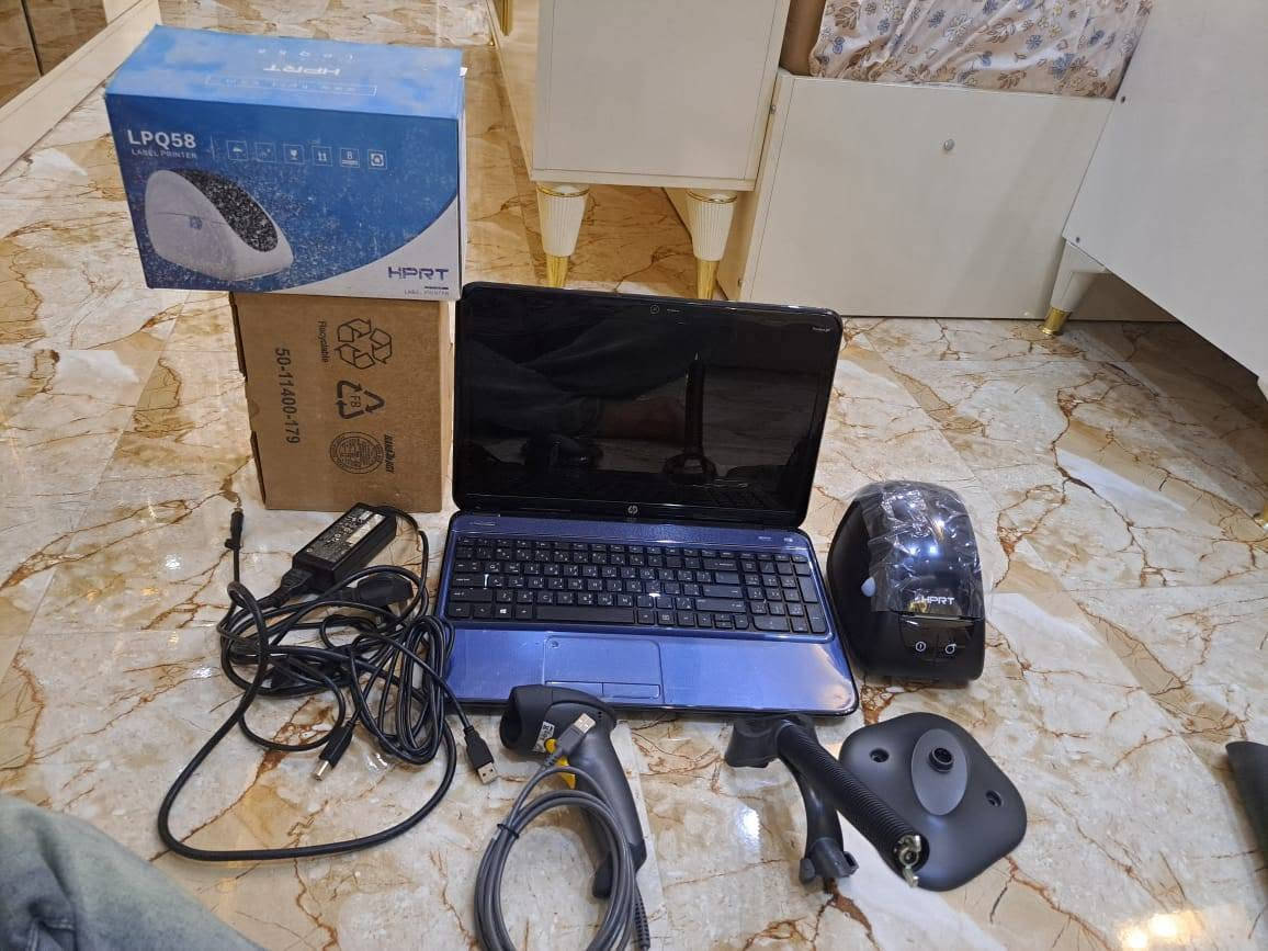 كاشير متكامل
 من باركود الاصلي
 وطابعة فاتوره وتسعيره 
ولابتوب + برنامج الحيزوم 
بعده ما مستعمل جديد بلباكيت 
***********

